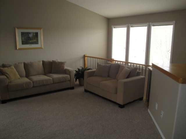 51 Kodiak Boulevard North, Lethbridge, AB - Indoor Photo Showing Living Room