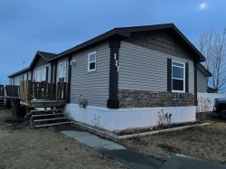 127 Meadowplace Drive EASTBrooks, AB T1R 0X1