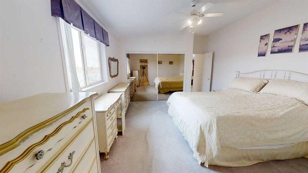 420N 200W, Raymond, AB - Indoor Photo Showing Bedroom