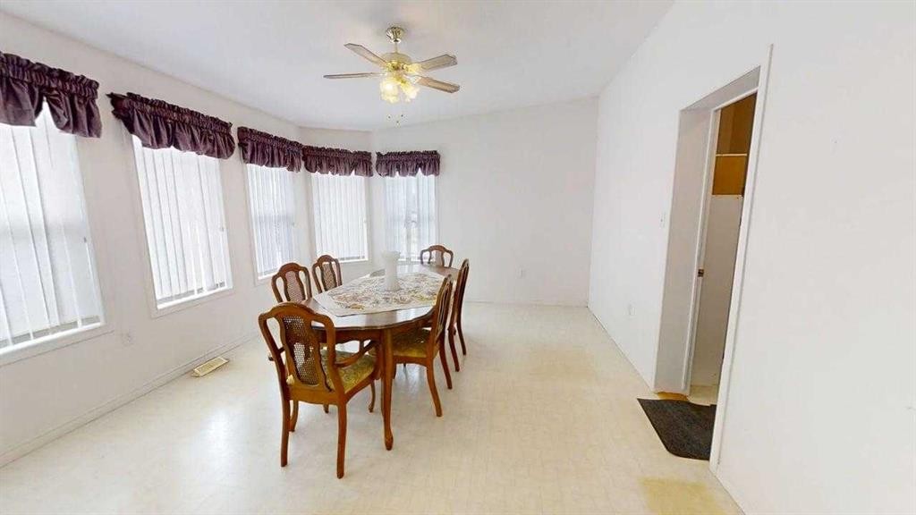 420N 200W, Raymond, AB - Indoor Photo Showing Dining Room