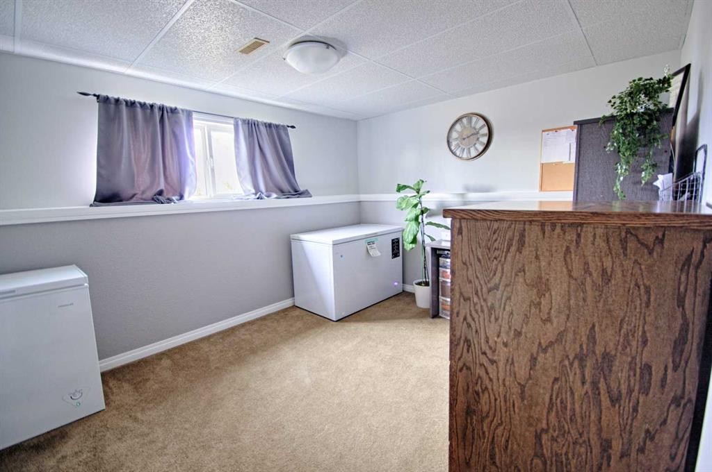 109 3 Avenue East, Barnwell, AB - Indoor