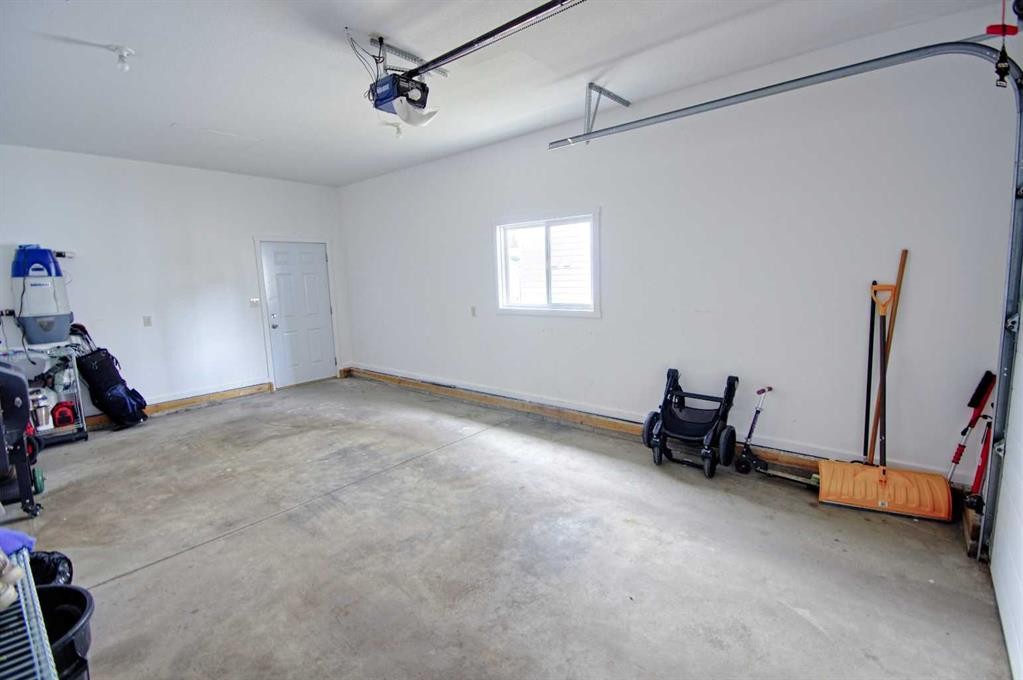 109 3 Avenue East, Barnwell, AB - Indoor