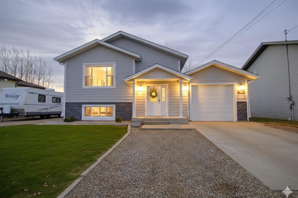 109 3 Avenue East, Barnwell, AB - Outdoor With Facade