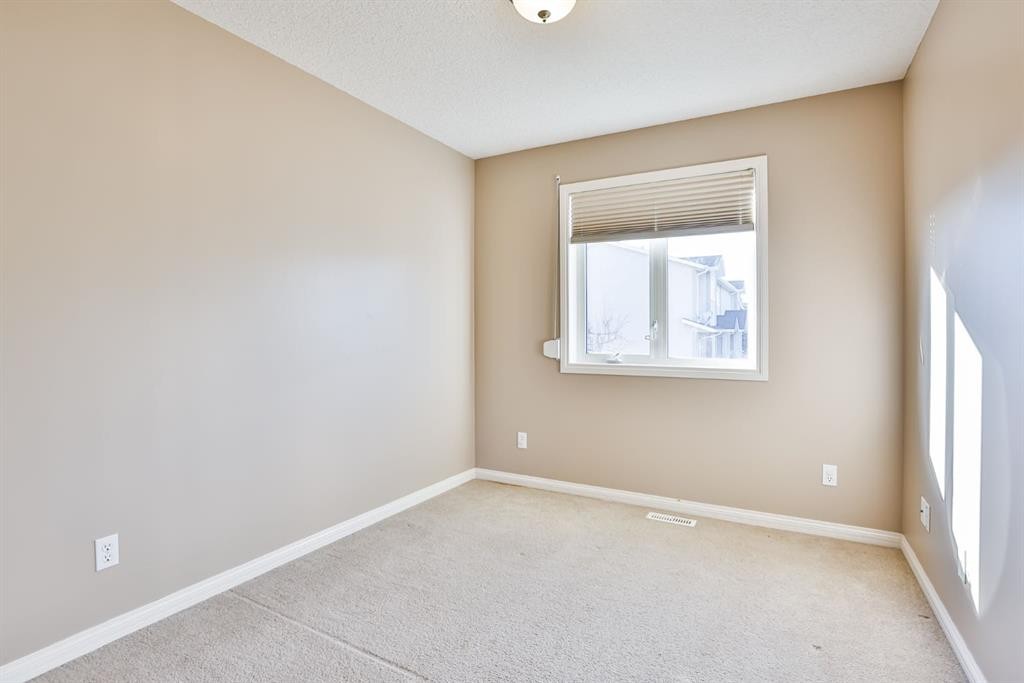 326 Lynx Crescent North, Lethbridge, AB - Indoor Photo Showing Other Room
