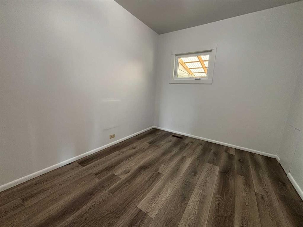 307 Centre Avenue, Coutts, AB - Indoor Photo Showing Other Room