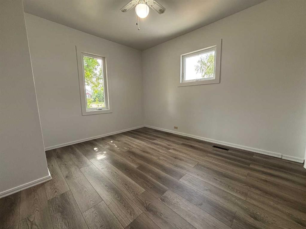 307 Centre Avenue, Coutts, AB - Indoor Photo Showing Other Room