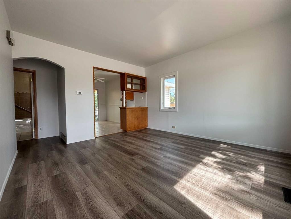 307 Centre Avenue, Coutts, AB - Indoor Photo Showing Other Room