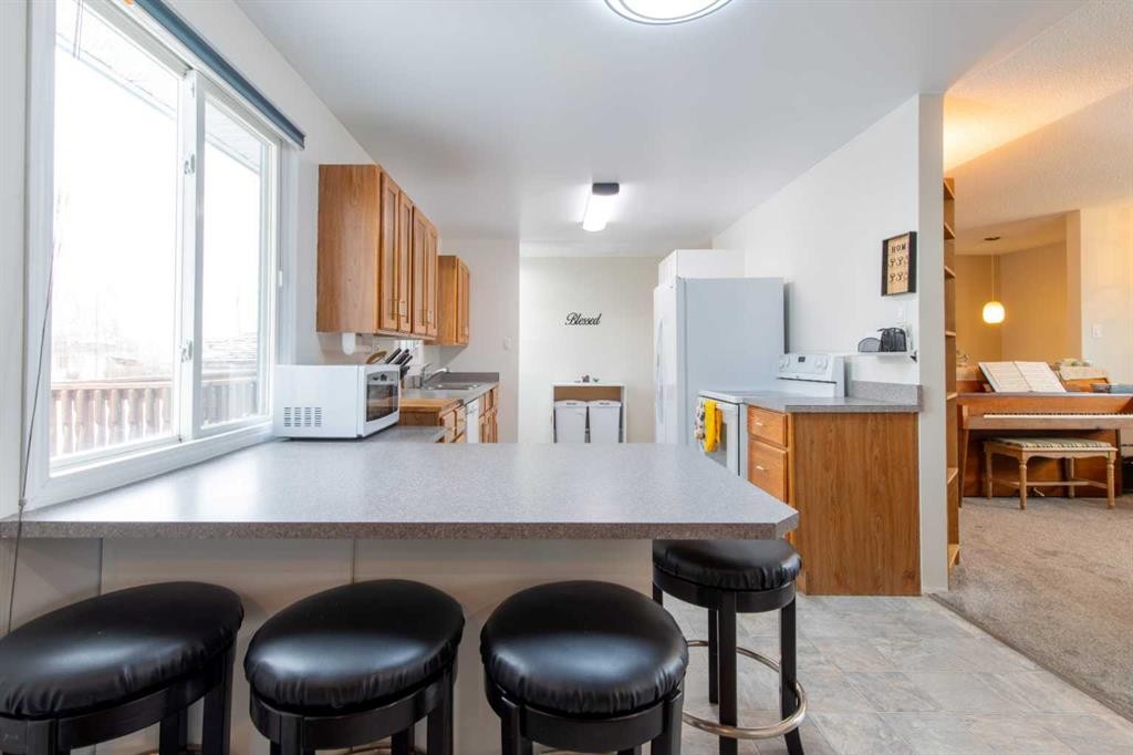 384 N 100 E, Raymond, AB - Indoor