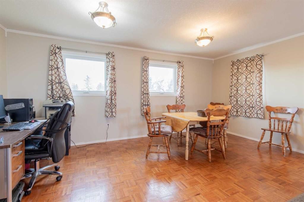 384 N 100 E, Raymond, AB - Indoor