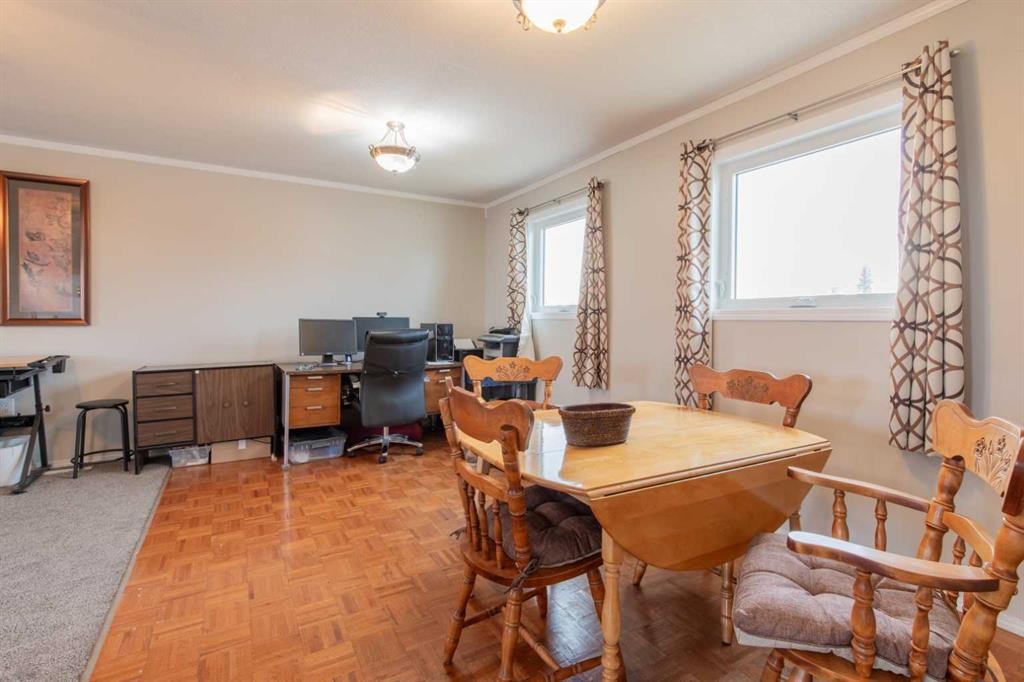 384 N 100 E, Raymond, AB - Indoor