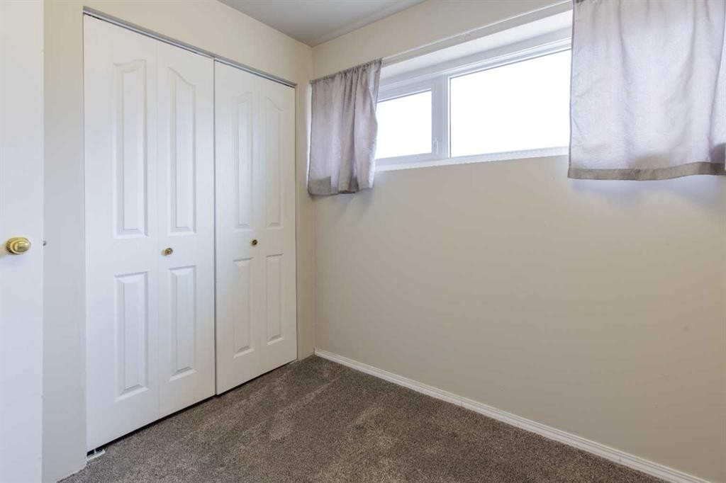 384 N 100 E, Raymond, AB - Indoor