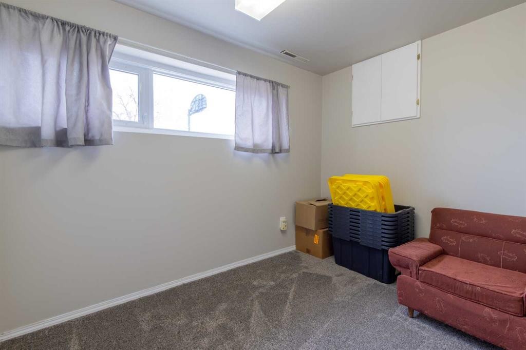 384 N 100 E, Raymond, AB - Indoor