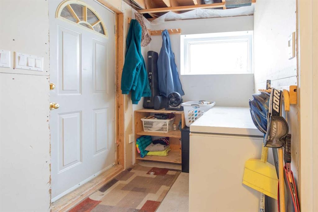 384 N 100 E, Raymond, AB - Indoor