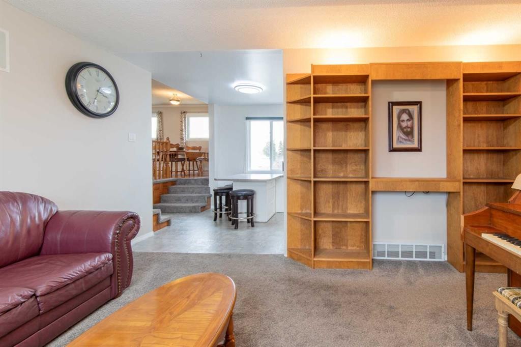 384 N 100 E, Raymond, AB - Indoor