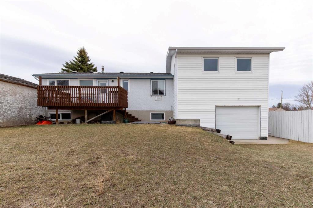 384 N 100 E, Raymond, AB - Outdoor With Deck Patio Veranda With Exterior