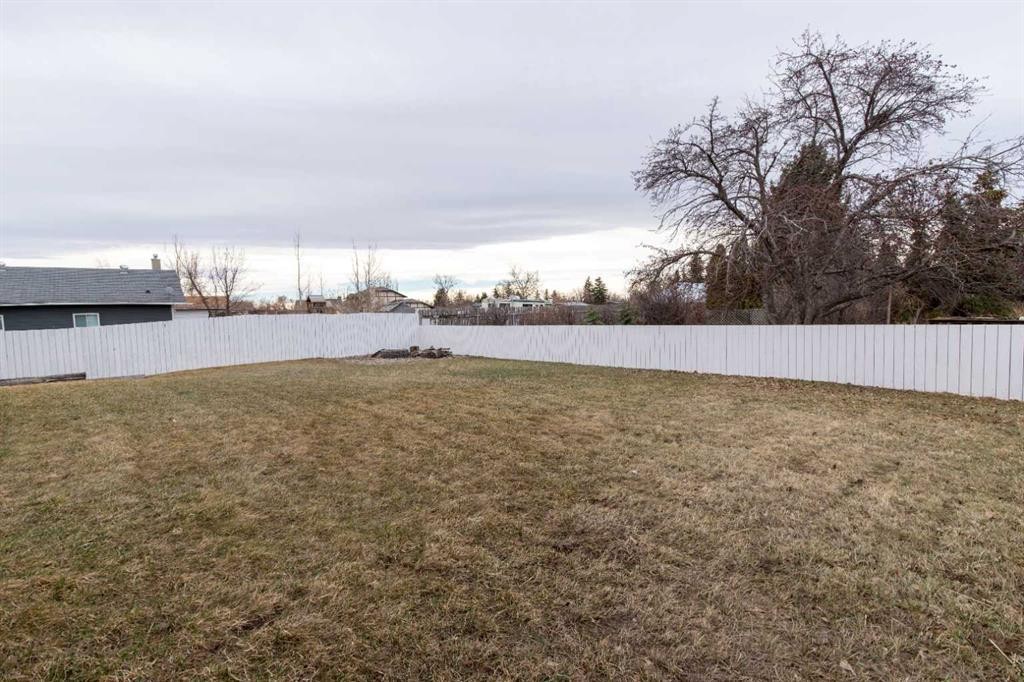 384 N 100 E, Raymond, AB - Outdoor