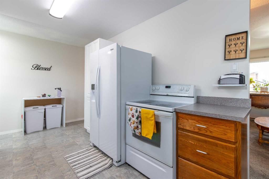 384 N 100 E, Raymond, AB - Indoor