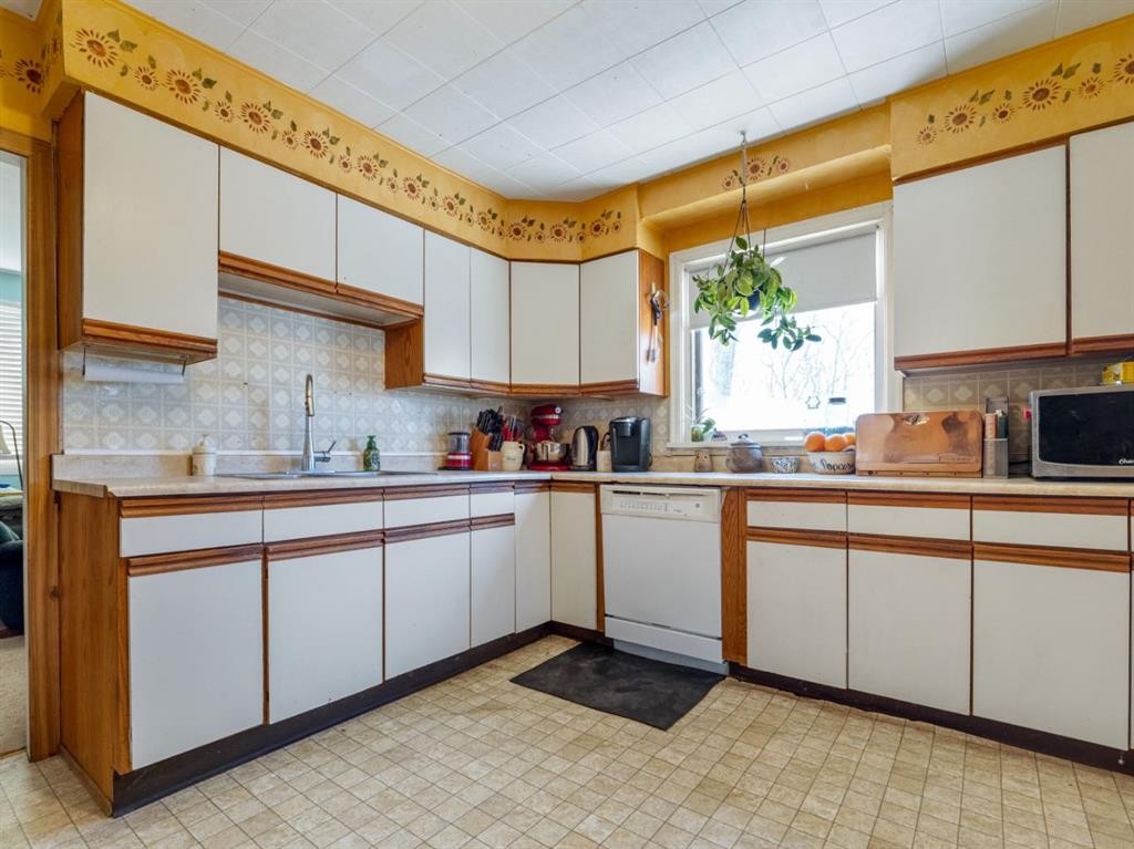 233059E Twp Rd 45, Spring Coulee, AB - Indoor Photo Showing Kitchen