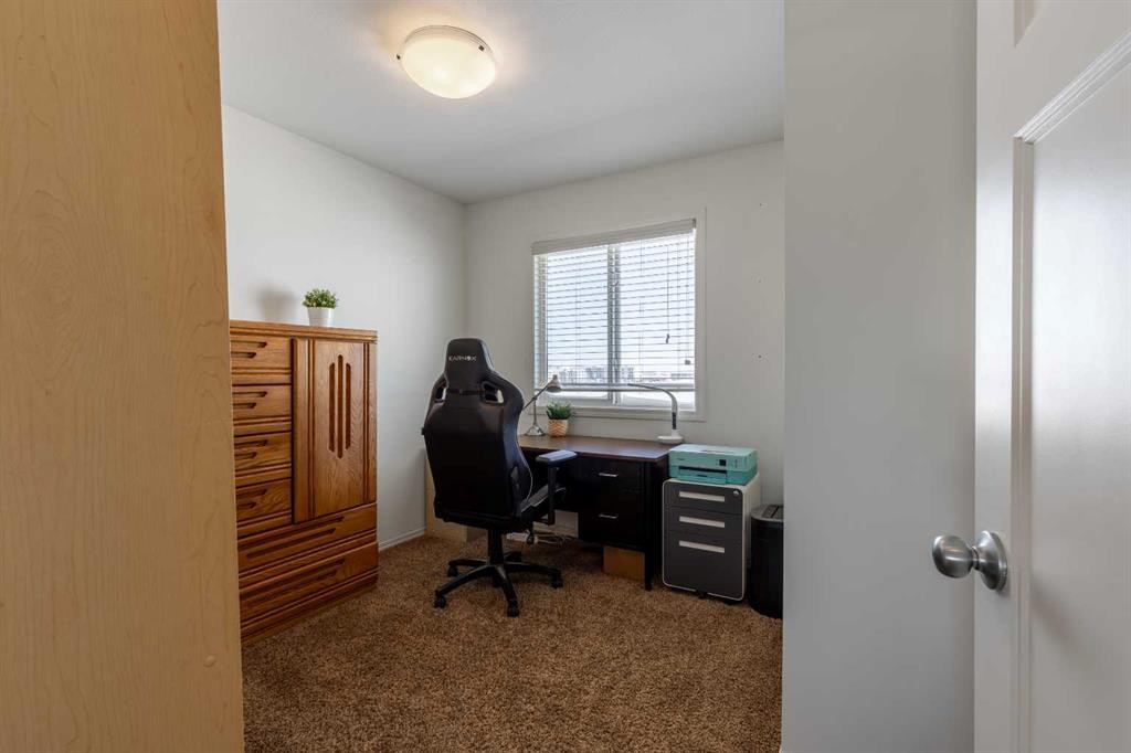 219 Lynx Road North, Lethbridge, AB - Indoor Photo Showing Office