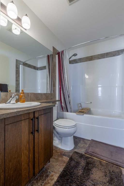 219 Lynx Road North, Lethbridge, AB - Indoor Photo Showing Bathroom
