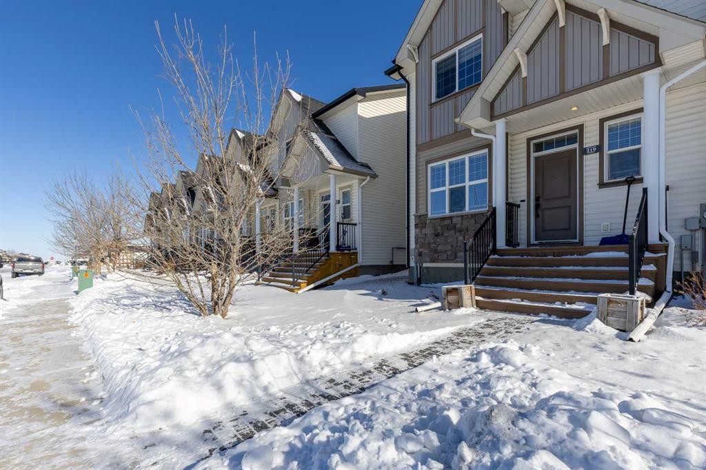 219 Lynx Road North, Lethbridge, AB - Outdoor