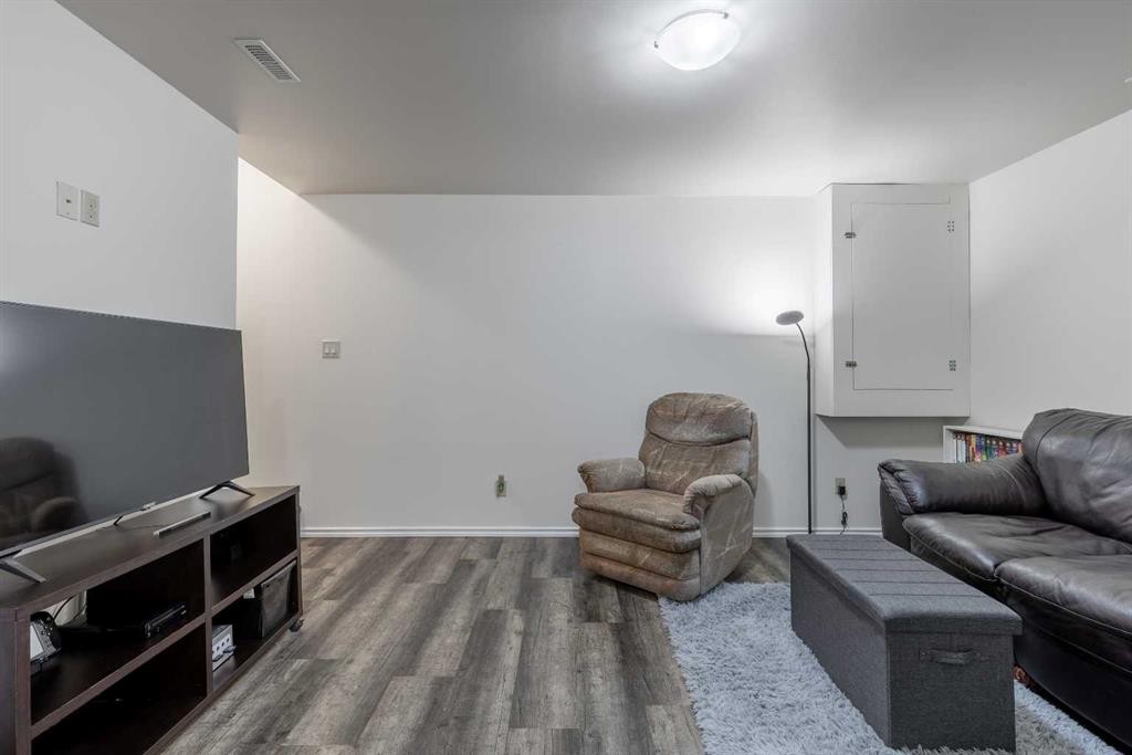 219 Lynx Road North, Lethbridge, AB - Indoor