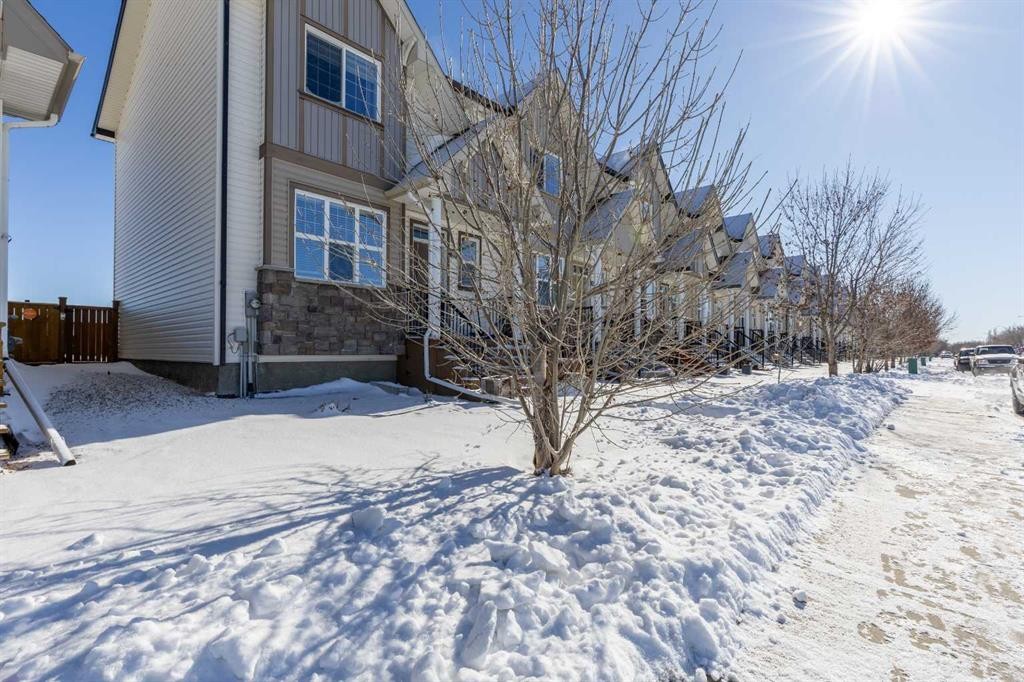 219 Lynx Road North, Lethbridge, AB - Outdoor