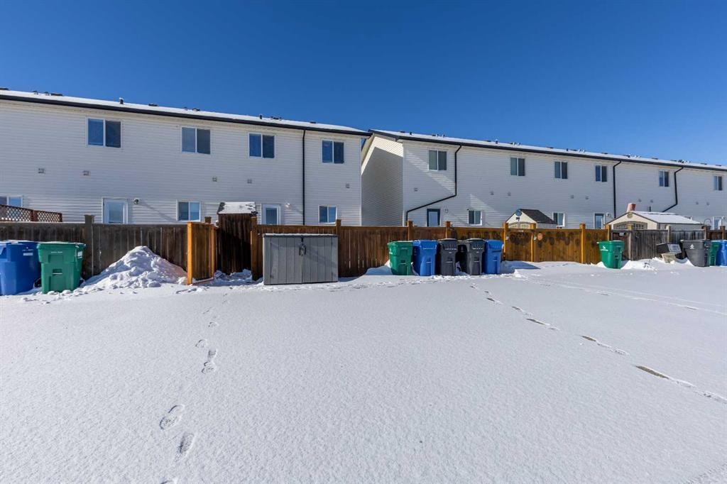 219 Lynx Road North, Lethbridge, AB - Outdoor With Exterior