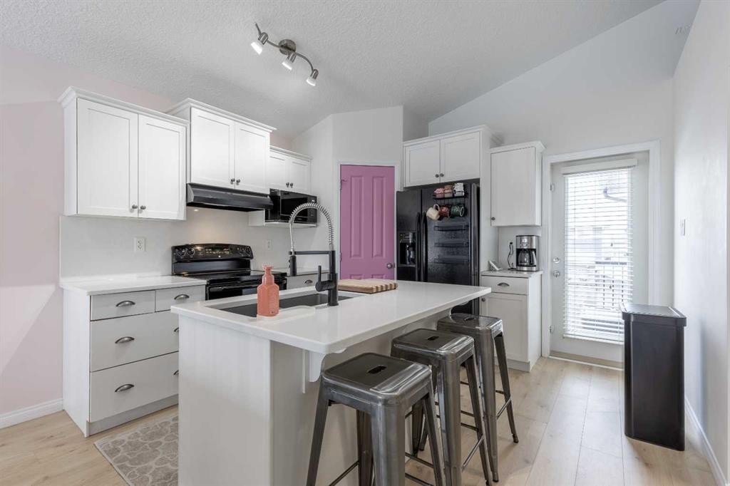 206 Keystone Lane West, Lethbridge, AB - Indoor Photo Showing Kitchen