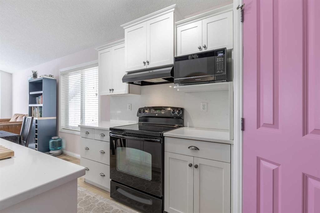 206 Keystone Lane West, Lethbridge, AB - Indoor Photo Showing Kitchen