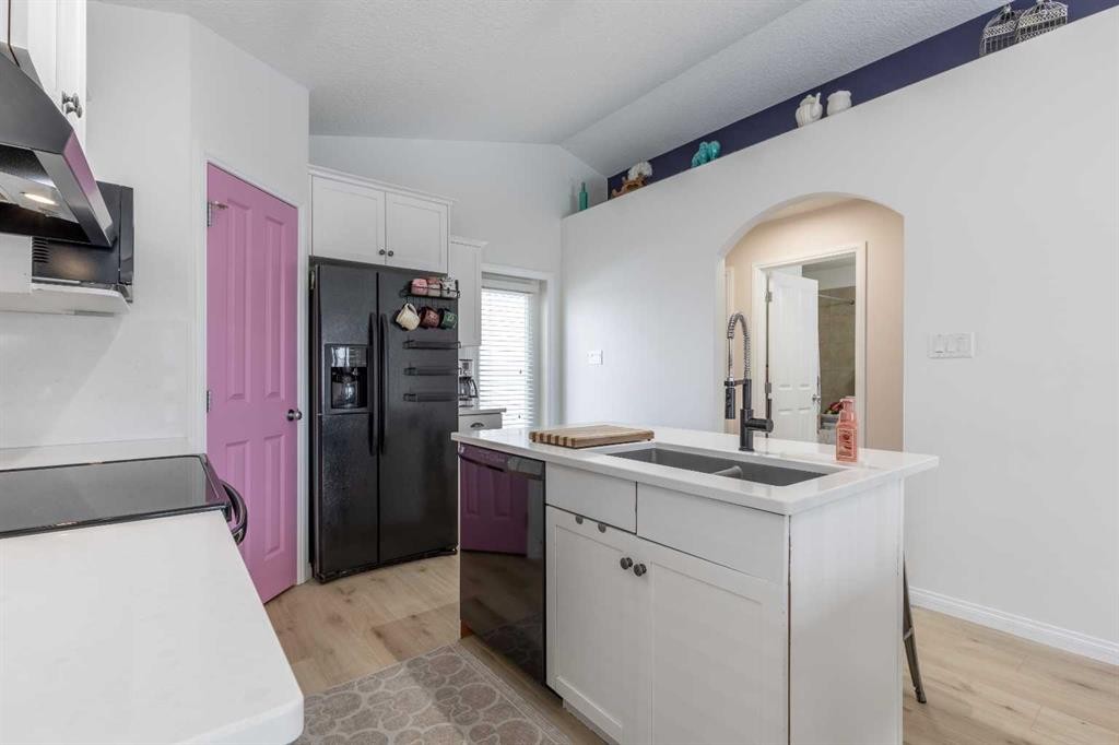 206 Keystone Lane West, Lethbridge, AB - Indoor Photo Showing Kitchen With Double Sink