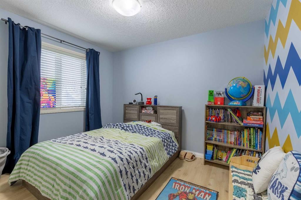 206 Keystone Lane West, Lethbridge, AB - Indoor Photo Showing Bedroom