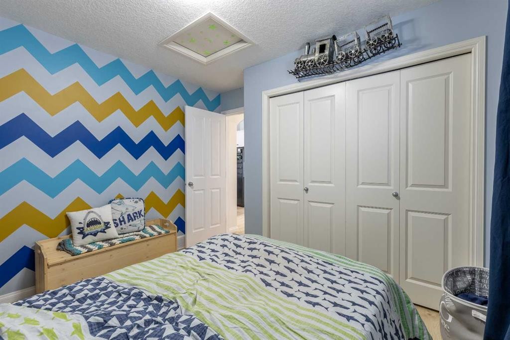 206 Keystone Lane West, Lethbridge, AB - Indoor Photo Showing Bedroom