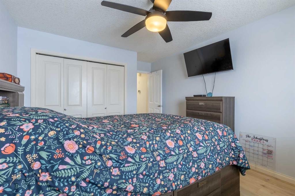 206 Keystone Lane West, Lethbridge, AB - Indoor Photo Showing Bedroom