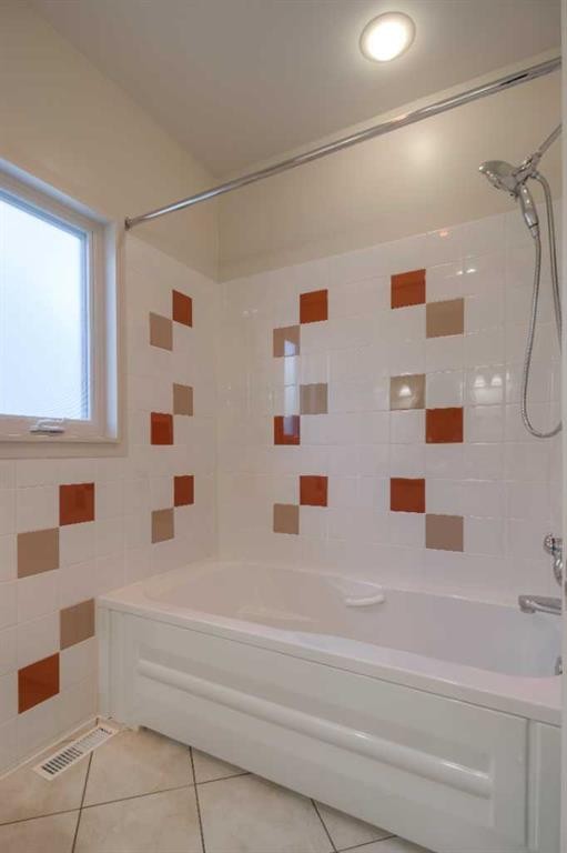 1416 15 Avenue South, Lethbridge, AB - Indoor Photo Showing Bathroom