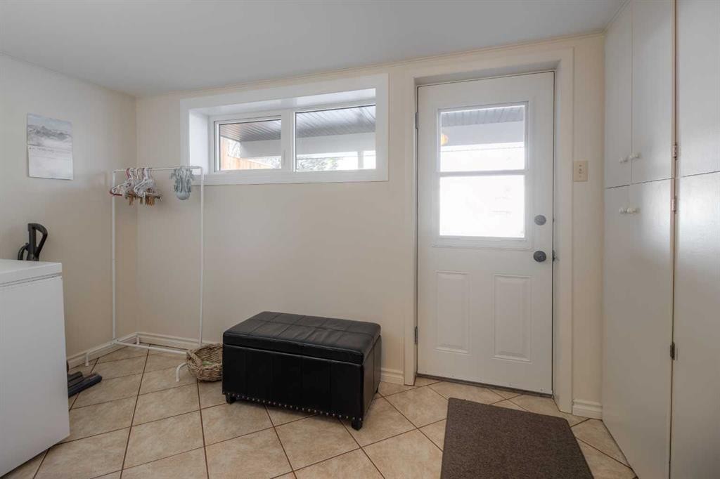 1416 15 Avenue South, Lethbridge, AB - Indoor Photo Showing Other Room