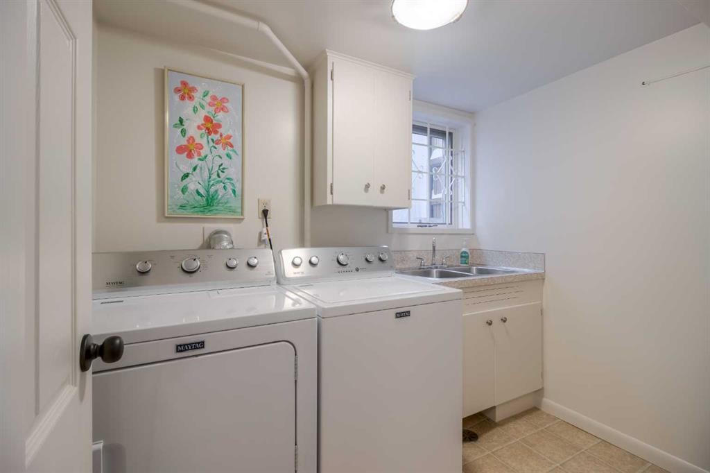 1416 15 Avenue South, Lethbridge, AB - Indoor Photo Showing Laundry Room