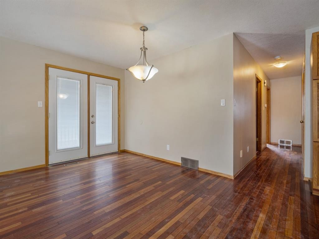 22 Assiniboia Road West, Lethbridge, AB - Indoor Photo Showing Other Room