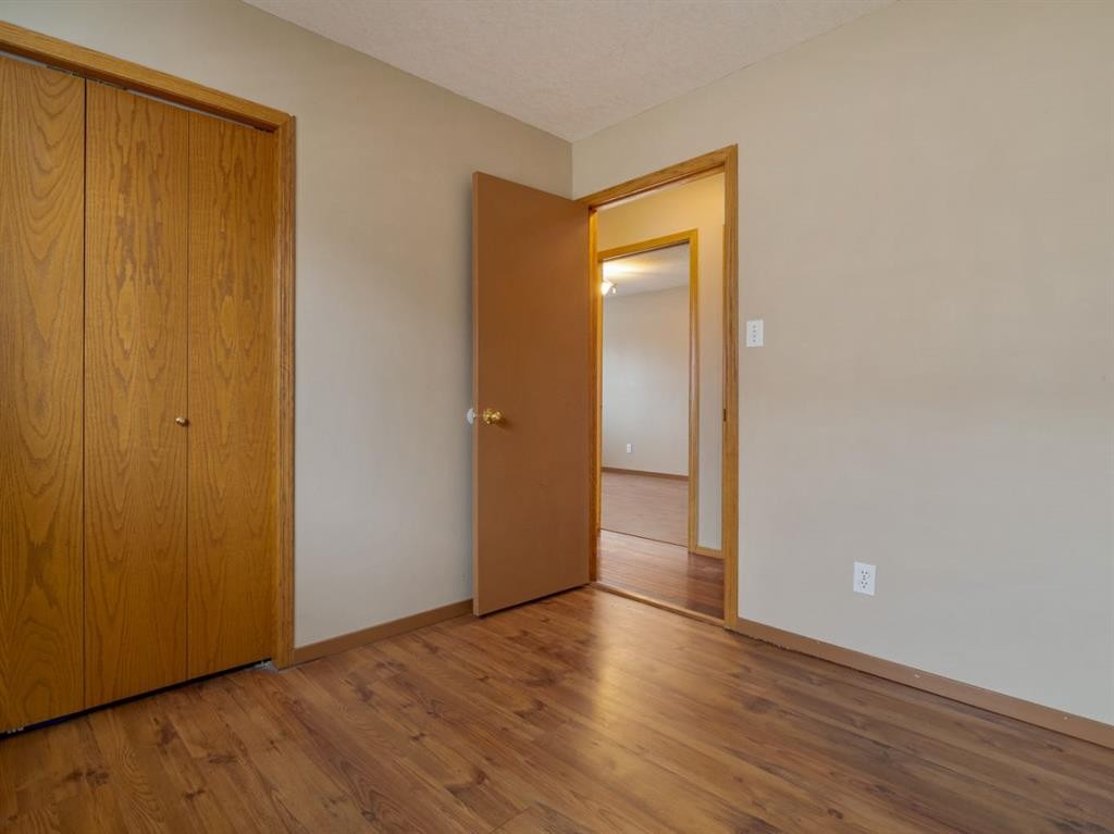 22 Assiniboia Road West, Lethbridge, AB - Indoor Photo Showing Other Room