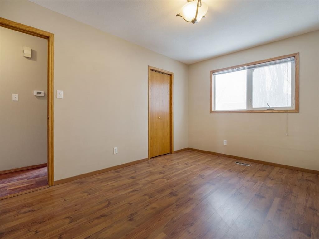 22 Assiniboia Road West, Lethbridge, AB - Indoor Photo Showing Other Room