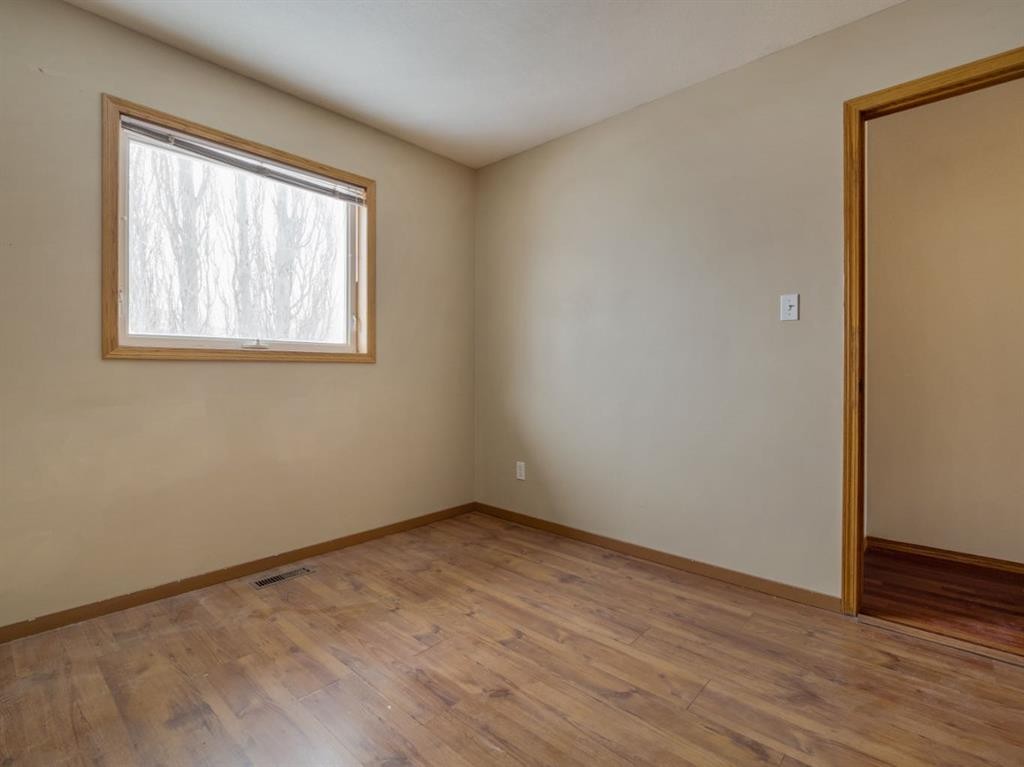 22 Assiniboia Road West, Lethbridge, AB - Indoor Photo Showing Other Room