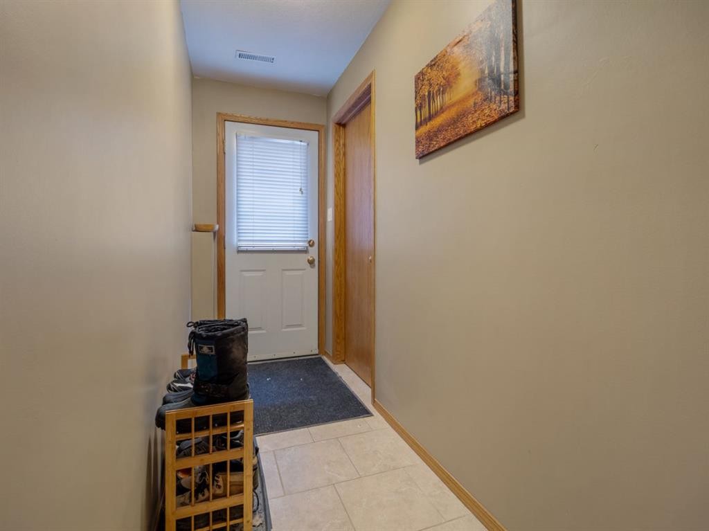 22 Assiniboia Road West, Lethbridge, AB - Indoor Photo Showing Other Room