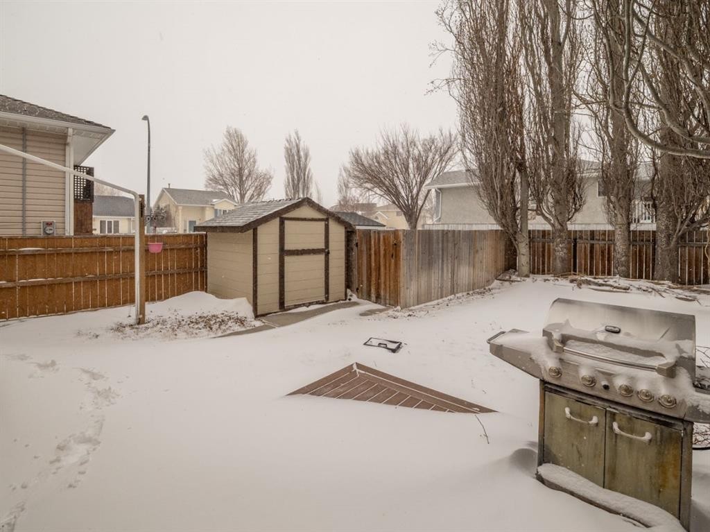 22 Assiniboia Road West, Lethbridge, AB - Outdoor