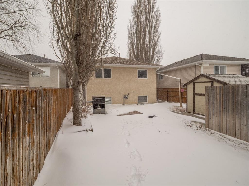22 Assiniboia Road West, Lethbridge, AB - Outdoor With Exterior