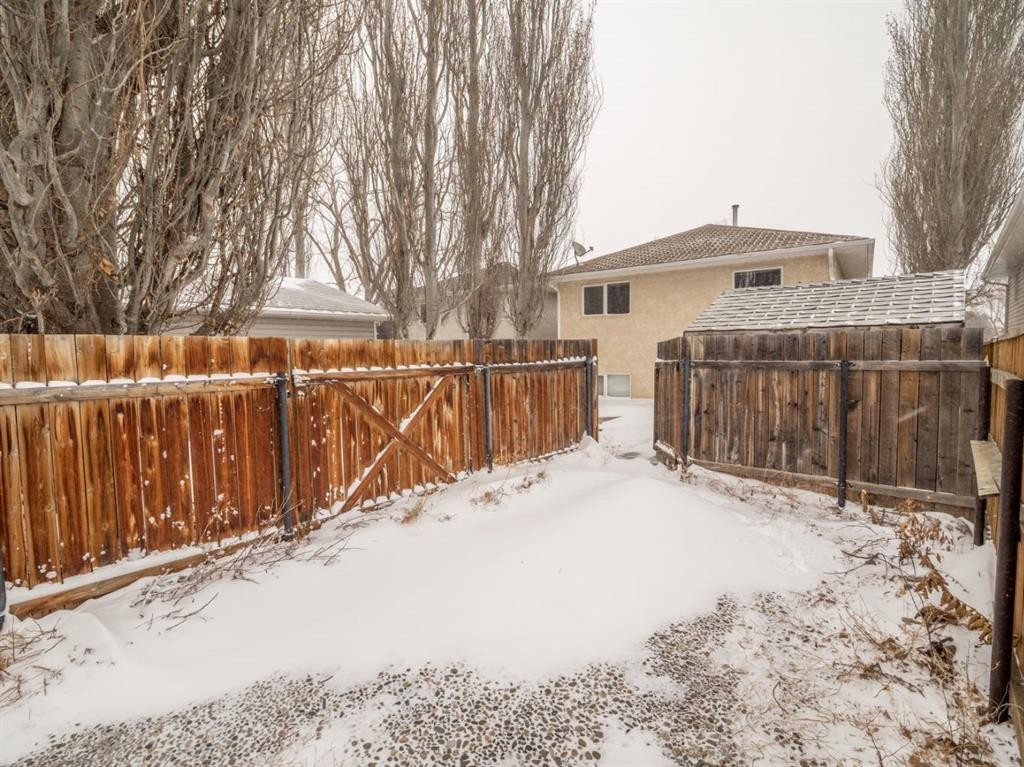 22 Assiniboia Road West, Lethbridge, AB - Outdoor