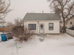 134 20 Street Fort Macleod, AB T0L 0Z0