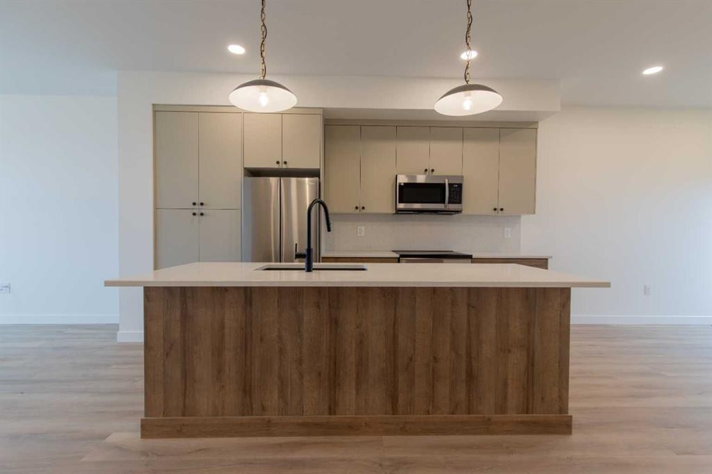 2815 16 Avenue, Coaldale, AB - Indoor Photo Showing Kitchen With Upgraded Kitchen