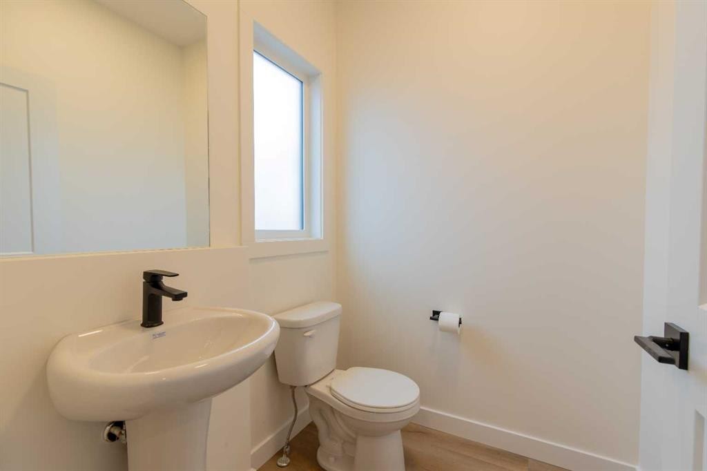 2815 16 Avenue, Coaldale, AB - Indoor Photo Showing Bathroom