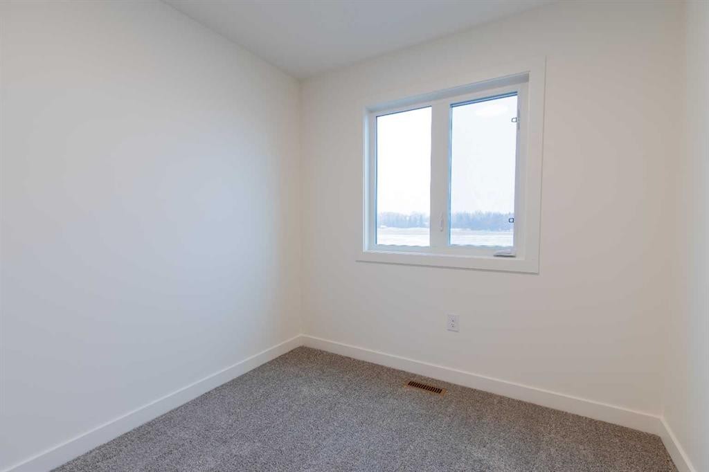 2815 16 Avenue, Coaldale, AB - Indoor Photo Showing Other Room