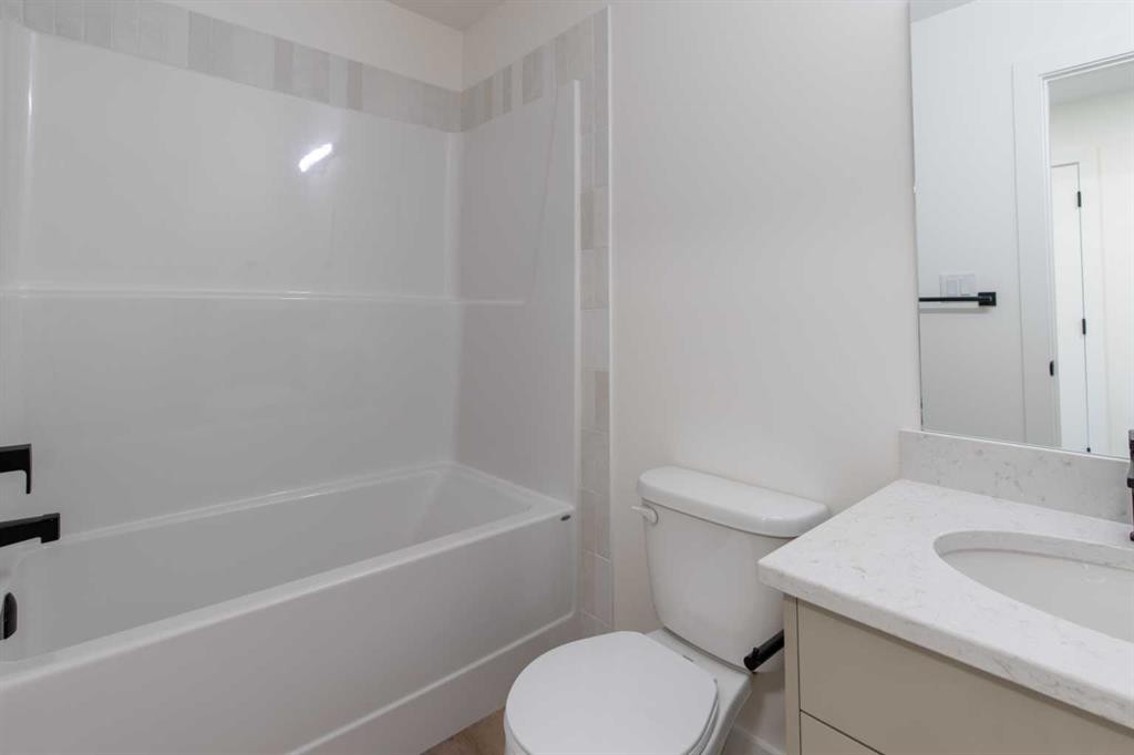 2815 16 Avenue, Coaldale, AB - Indoor Photo Showing Bathroom